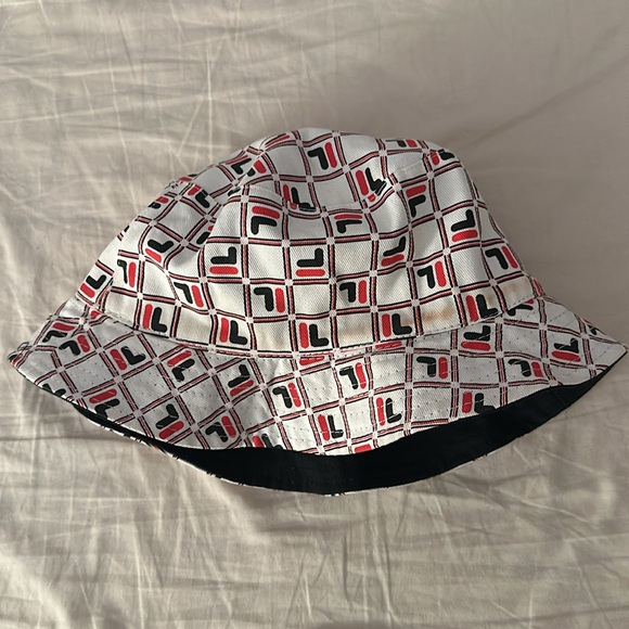 FILA reversible hat - Picture 3 of 3